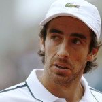 Pablo Cuevas pagó el precio de enfrentar a una torre sacadora en cesped