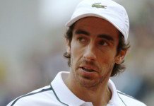 Pablo Cuevas pagó el precio de enfrentar a una torre sacadora en cesped