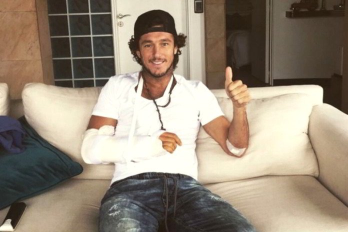 Mónaco operado de la muñeca derecha