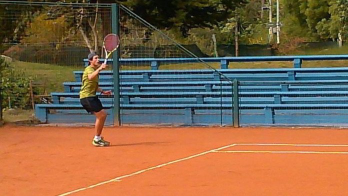 Francisco Llanes en cuartos de final del Uruguay Bowl
