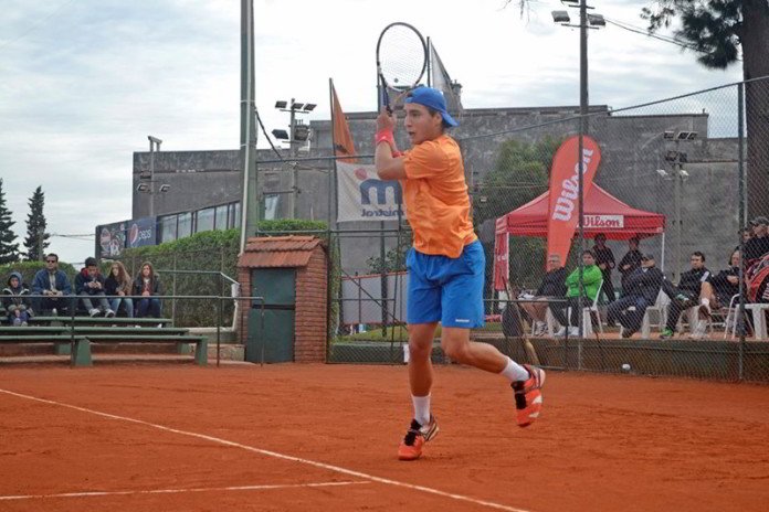 Nicolas Xiviller avanza en dobles