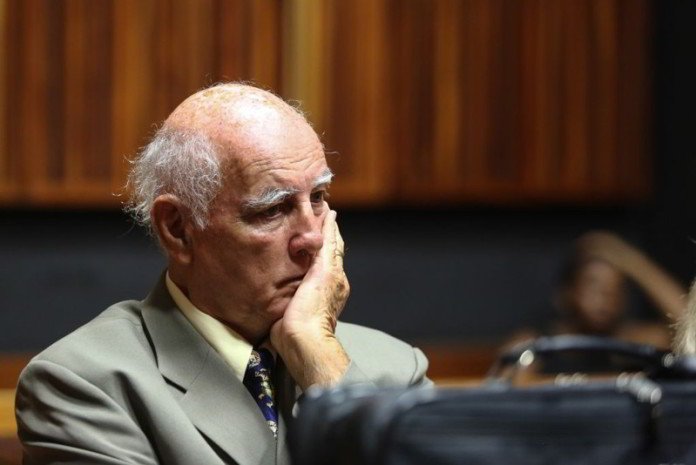 Bob Hewitt deberá pagar una multa de U$S 1.200.000 Bob Hewitt deberá pagar una multa de U$S 1.200.000