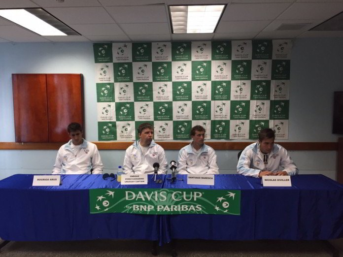 El equipo uruguayo en la conferencia de prensa