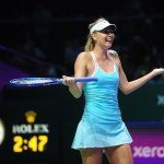 Sharapova con un pie en semis del WTA Finals María Sharapova superó a Simona Halep en sets corridos