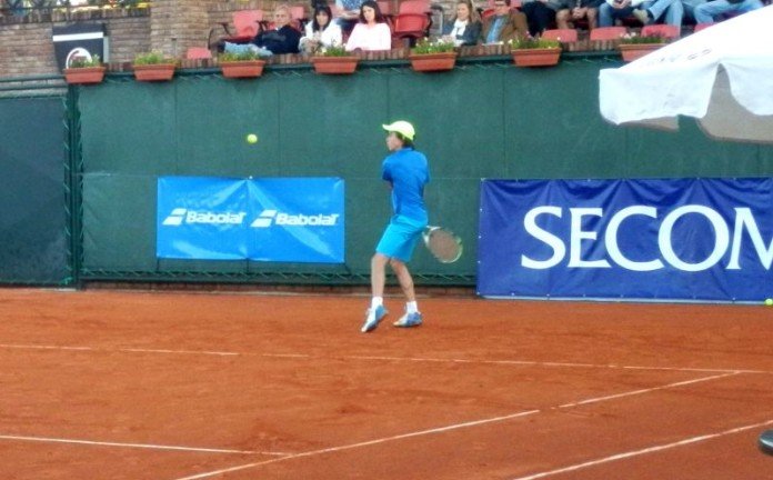 Franco Roncadelli superó a Bruno Longobardo en el debut del cuadro principal