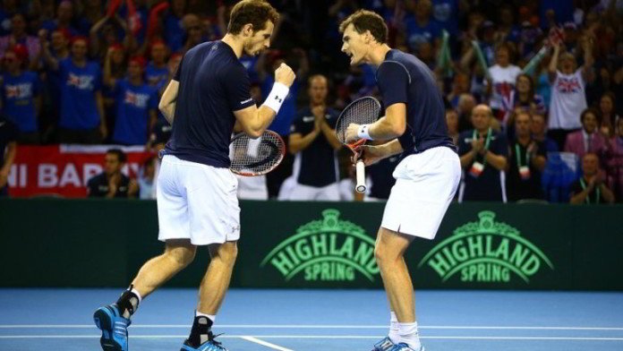 Andy y Jamie Murray ponen a Gran Bretaña a un punto del título Andy y Jamie Murray ponen a Gran Bretaña a un punto del título