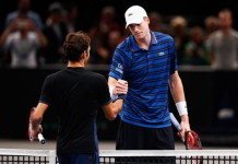 Un Isner inspirado eliminó a Federer que se fue sin perder su saque John Isner con 27 saques directos despidió al suizo Roger Federer