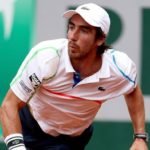 Sólo por que era David Ferrer pudo con Pablo Cuevas El partido había sido suspendido en la noche del viernes por lluvia cuando
