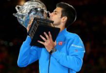 Inicio arrasador: Nole campeón del Australian Open Djokovic besa el trofeo del Australian Open