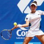 Las favoritas avanzan a cuartos, los chicos con una sorpresa en el Uruguay Bowl En damas 18 años las favoritas ganaron y avanzaron en singles, mientras en los chicos hubo una sorpresa.