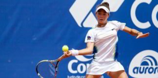 Las favoritas avanzan a cuartos, los chicos con una sorpresa en el Uruguay Bowl En damas 18 años las favoritas ganaron y avanzaron en singles, mientras en los chicos hubo una sorpresa.