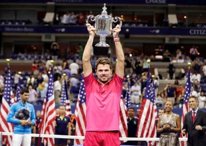 Wawrinka levanta el trofeo del tercer Grand Slam ganado en el año