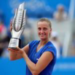 Kvitova festejó en Wuhan al superar a Cibulkova en la final Kvitova levanta el trofeo de Wuhan