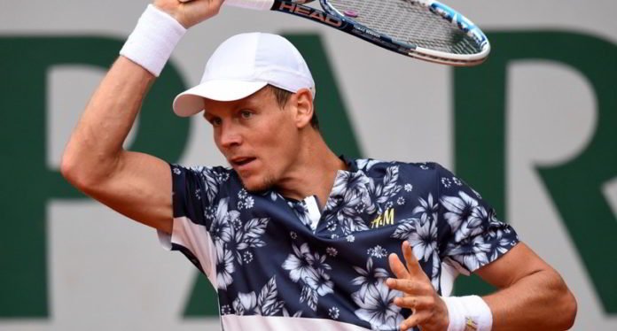 Tomas Berdych debuta con victoria en Paris Bercy