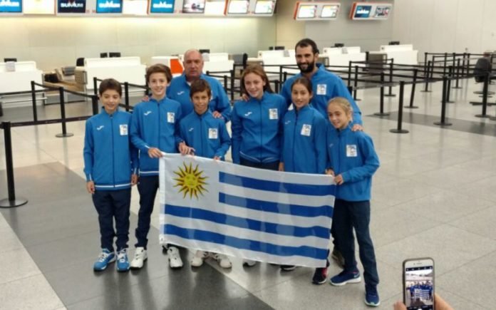 Partida de la delegación uruguaya al Sudamericano 12 años en Paraguay