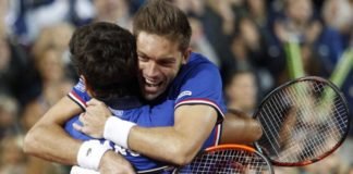 Francia ganó el dobles y se puso en ventaja; la dupla australiana vapuleó a Bélgica Francia festeja el triunfo en dobles