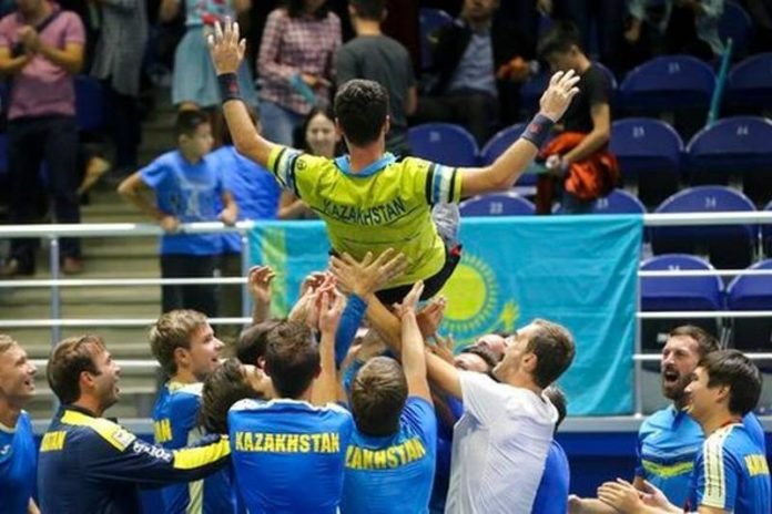 Kazajistán festeja la permanencia ne el Grupo Mundial