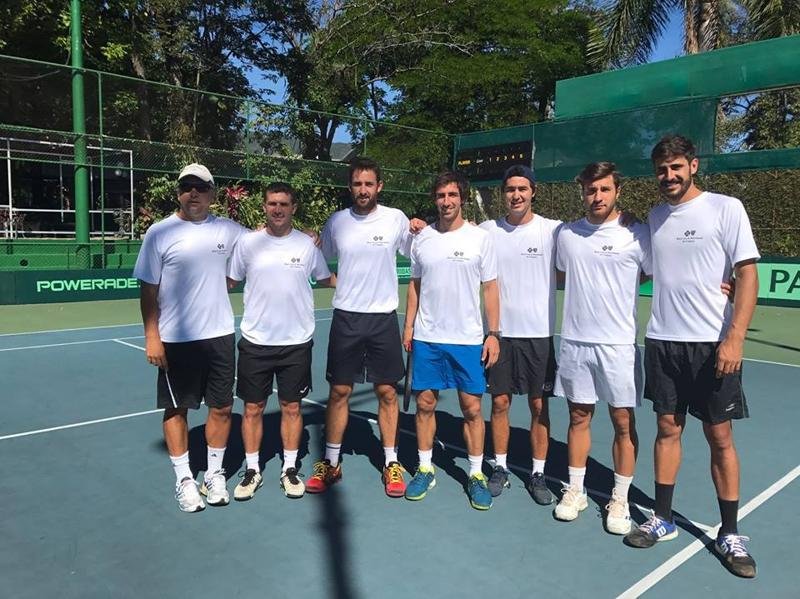 Equipo uruguayo ante El Salvador