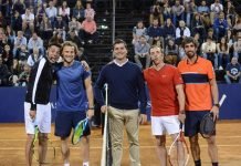 Buen tenis y mucha diversión en la primera jornada del Uruguay Open. Martín Bossi - Diego Forlan - Árbitro - Maxi de la Cruz - Pablo Cuevas