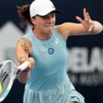 En la despedida del grupo, Swiatek superó a Badosa y Sakkari eliminó a Sabalenka Iga Swiatek