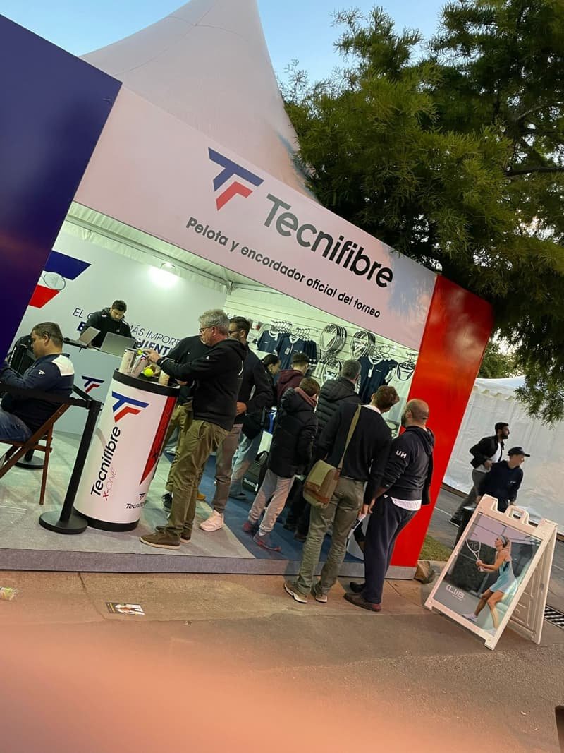 Tecnifibre desembarcó en Uruguay Stand Tecnifibre