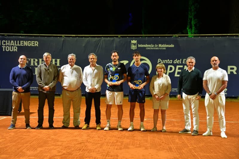 Gianluca Mager y Thiago Tirante con autoridades del Punta del Este Open 2024